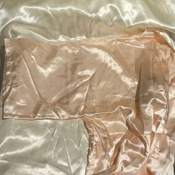 Maid of honor embroidered robe - Picture 3 of 3